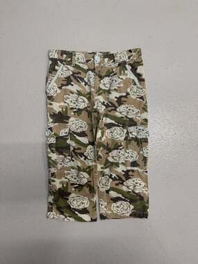 London Blues Camo Floral Print Cargo Capri Pants